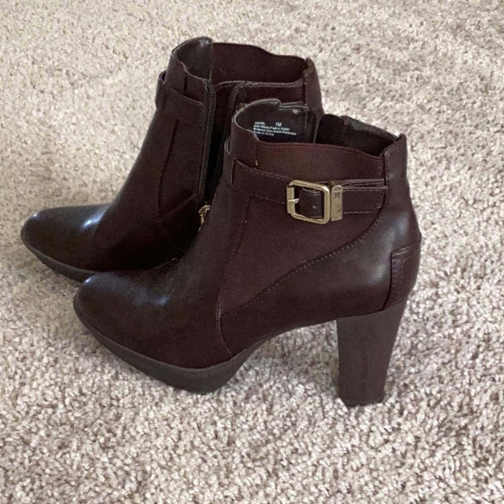 Aigner brown boots, 7, like new.